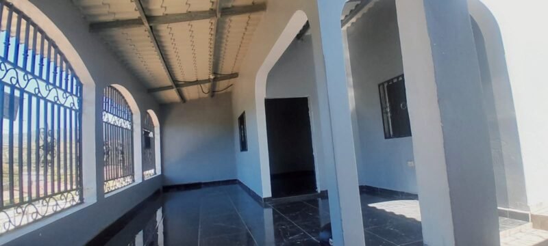 Espectacular casa familiar de 2 cuartos privados y dos apartamentos en Danlí